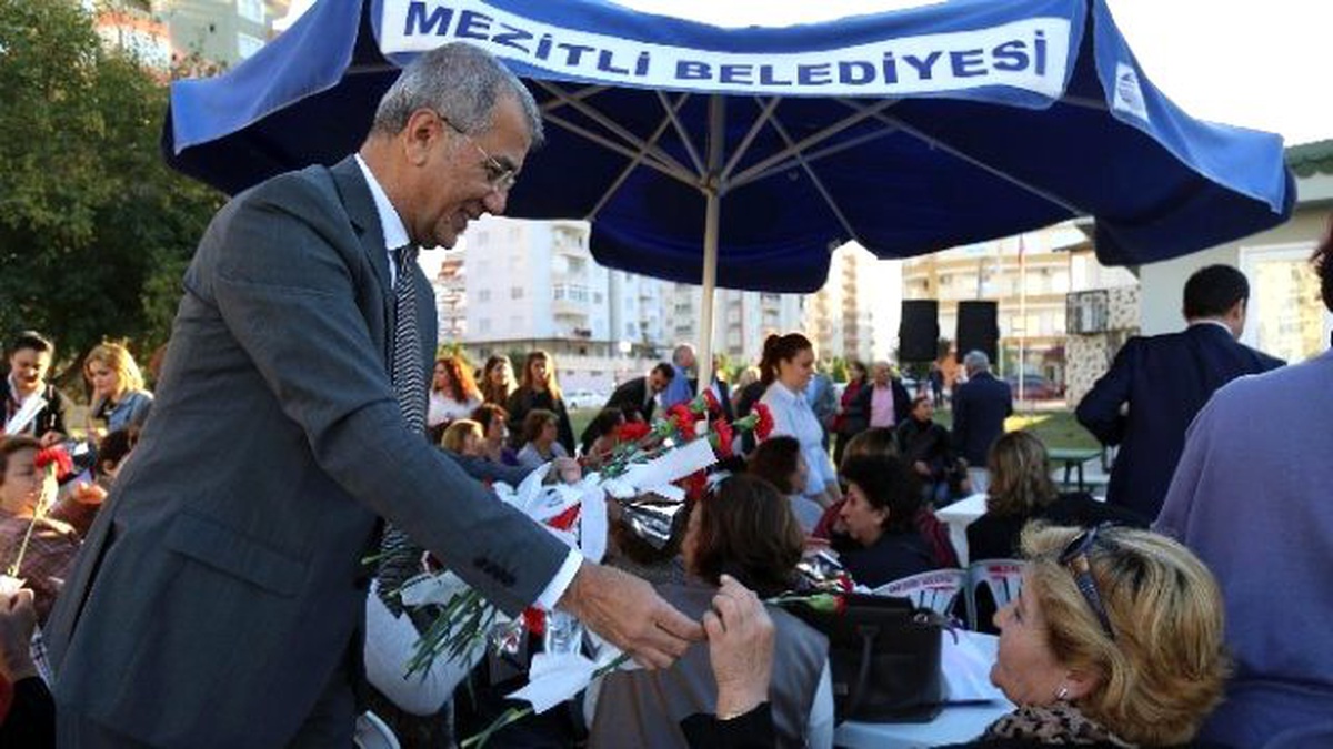 CHP\'liler Öğretmenler Günü\'nü Mezitli Emekli Evi\'nde Kutladı