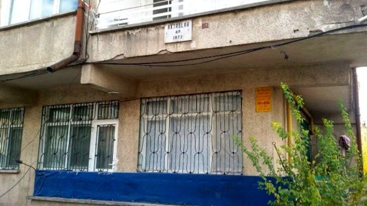 Cinnet Geçiren Kadın Annesini ve 9 Aylık Kızını Öldürdü