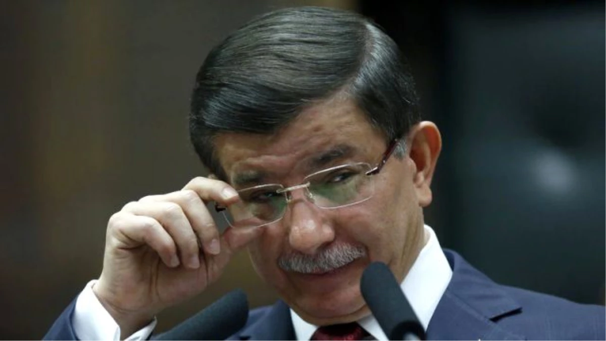 Davutoğlu, Tezahüratlara Duygulanıp Ağladı