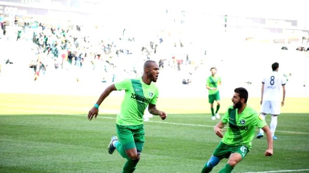 Denizlispor\'u Leandrinho Sırtlıyor