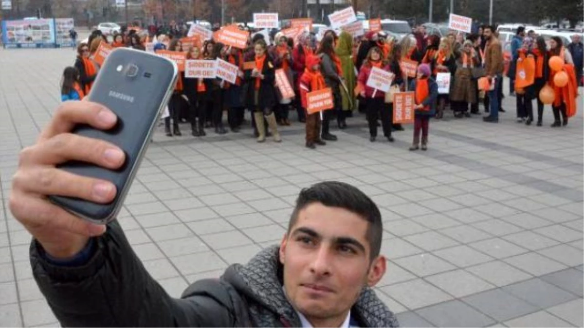 Erzurum\'da Kadına Şiddet Yürüyüşüne Erkekler de Katıldı