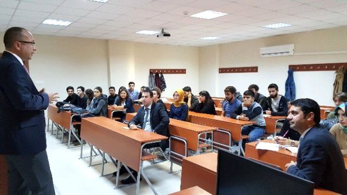 Ezine Kaymakamı, Çomü\'de Derse Girdi