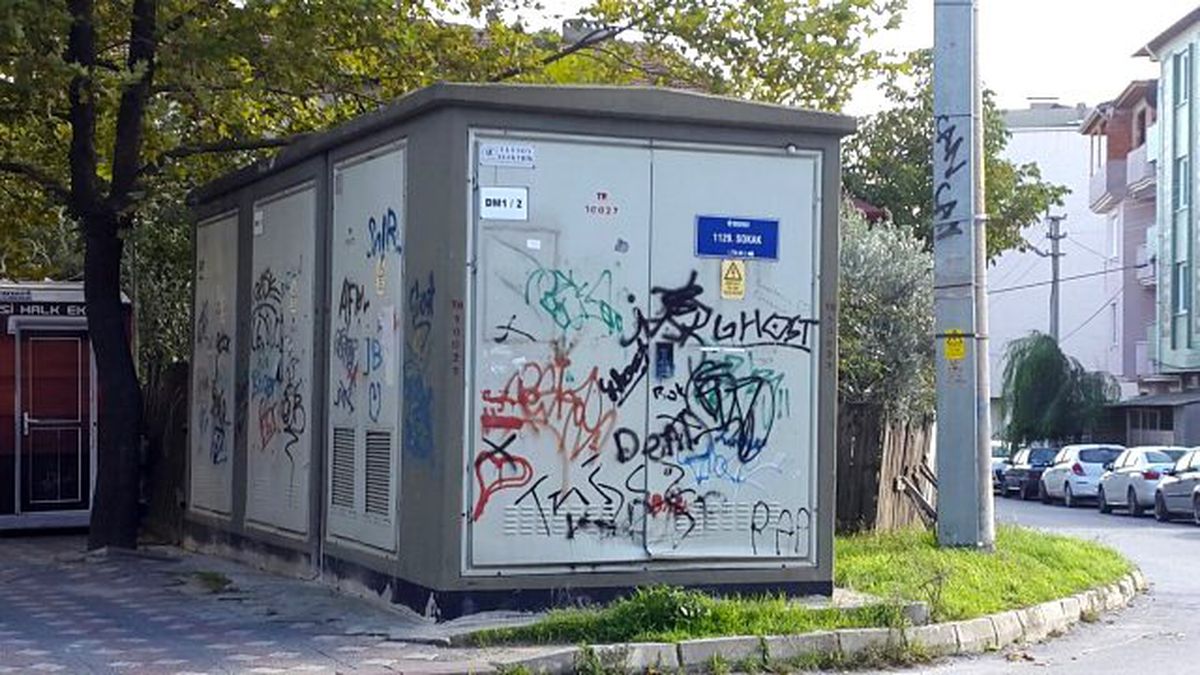 Gebze\'de Trafolar Boyanıyor