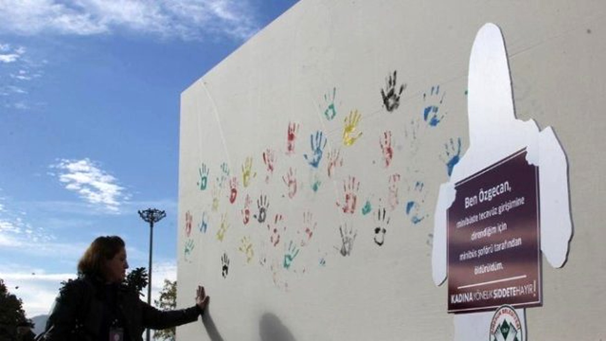 Giresun\'dan "Kadına Karşı Şiddete Hayır" Kampanyası\'na Beyaz Panolu Destek