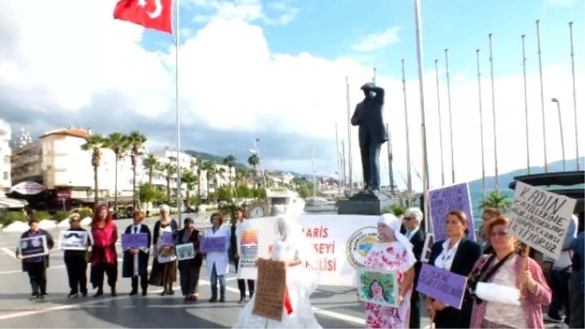 Kadına Şiddete Kostümlü Protesto