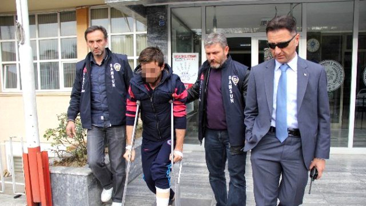 Koltuk Değneği Yardımıyla Adliyeye Götürüldü