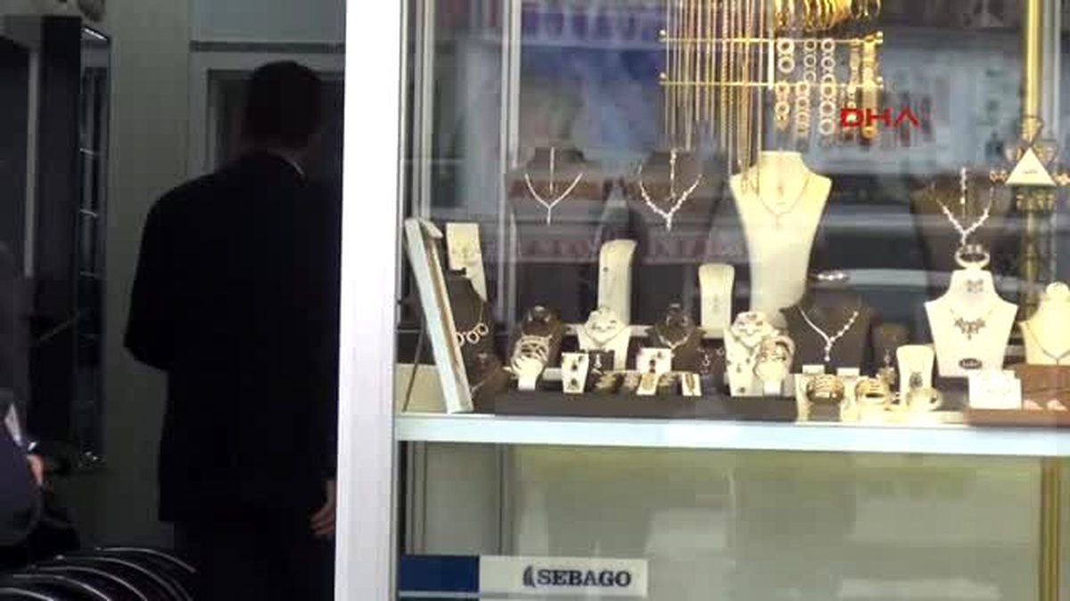 Konya\'da Silahlı Maskeli 2 Kişi, Kuyumcudan 3 Kilo Altın Çaldı