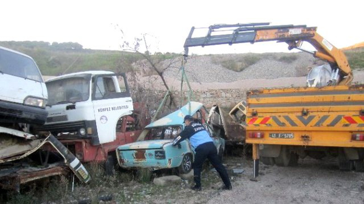 Körfez\'in Sokakları Hurda Araçlardan Kurtuluyor