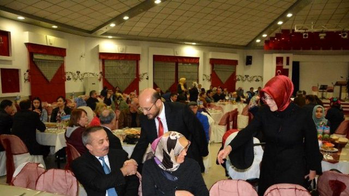 Niksar Belediyesi\'nden Öğretmenlere Yemekli Program