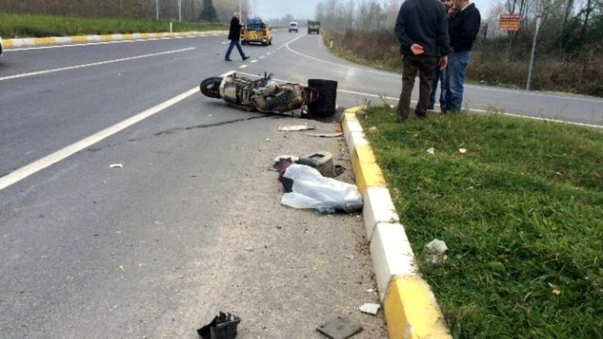 Otomobilin Çarptığı Motosikletli Öldü