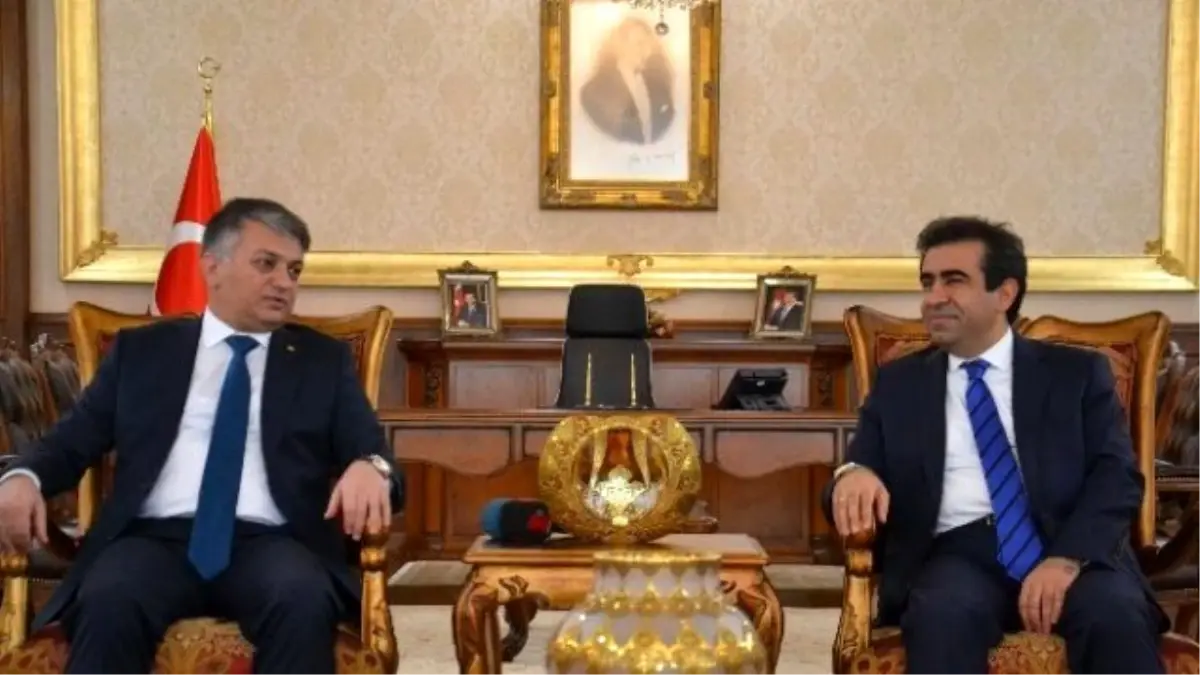 Rize Valisi Yazıcı\'dan Kocaeli Valisi Güzeloğlu\'na Ziyaret