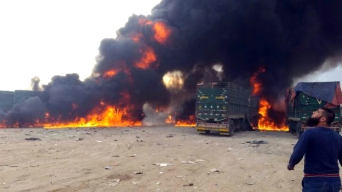 Rus Uçakları Çimento Yüklü Tır'ları Vurdu: 3 Ölü, 6 Yaralı