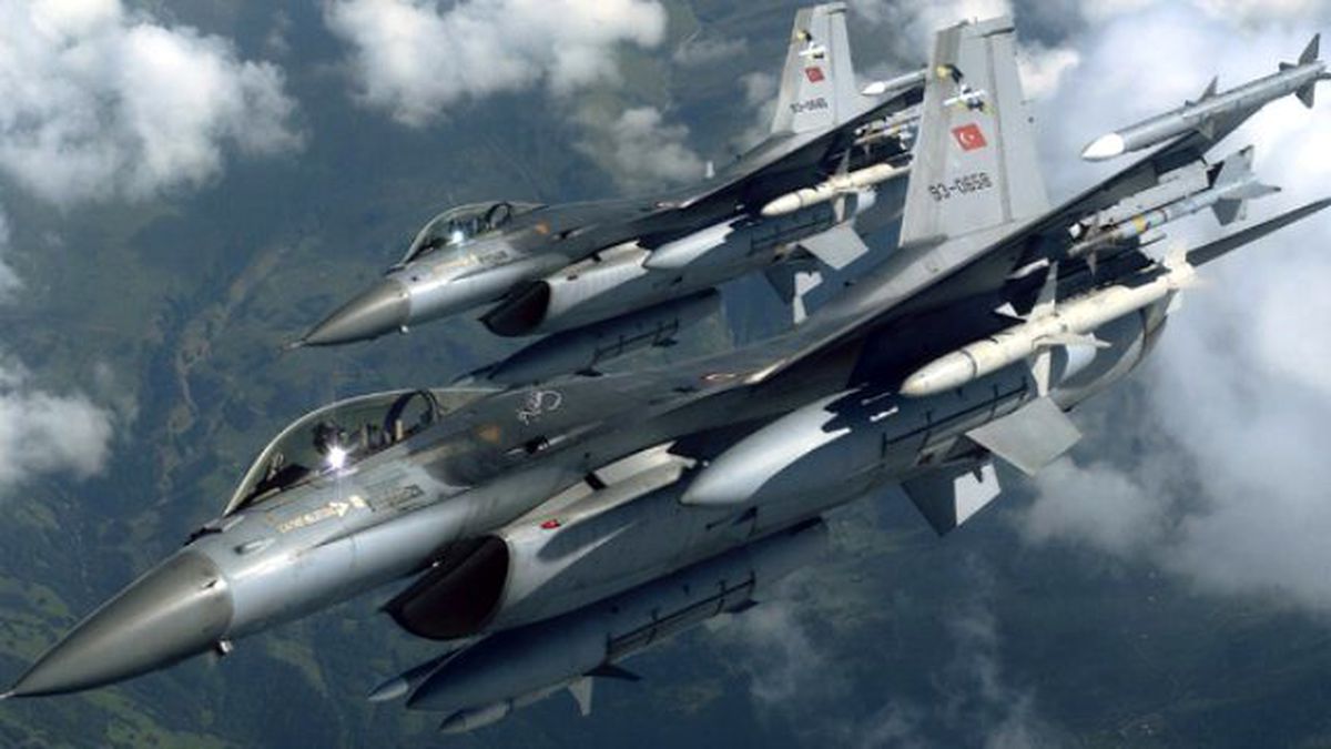 Türk Savaş Uçakları \'Acil\' Koduyla Havalandı