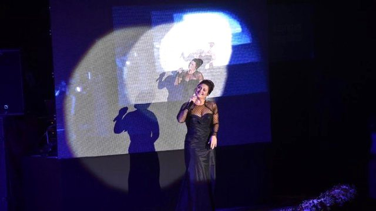 Sibel Can Öğretmenler İçin Söyledi