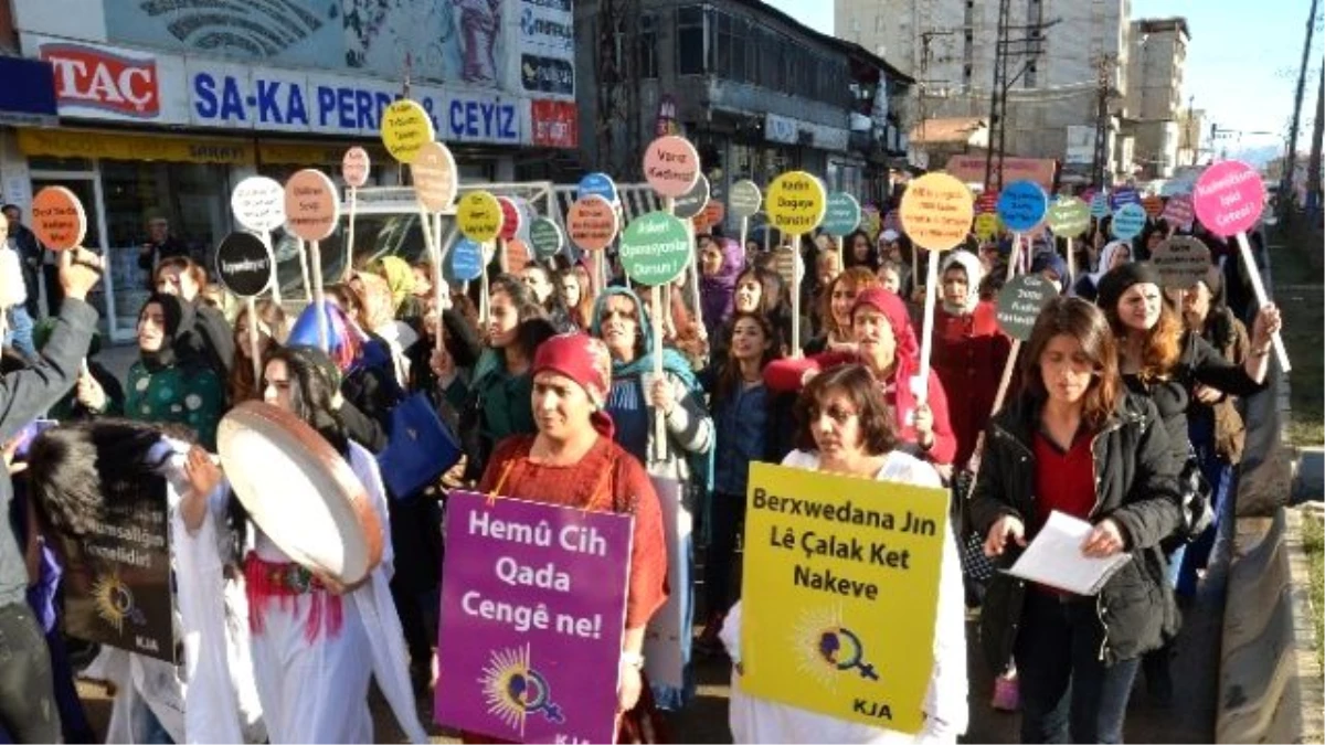 Şiddete Karşı Halaylı Protesto