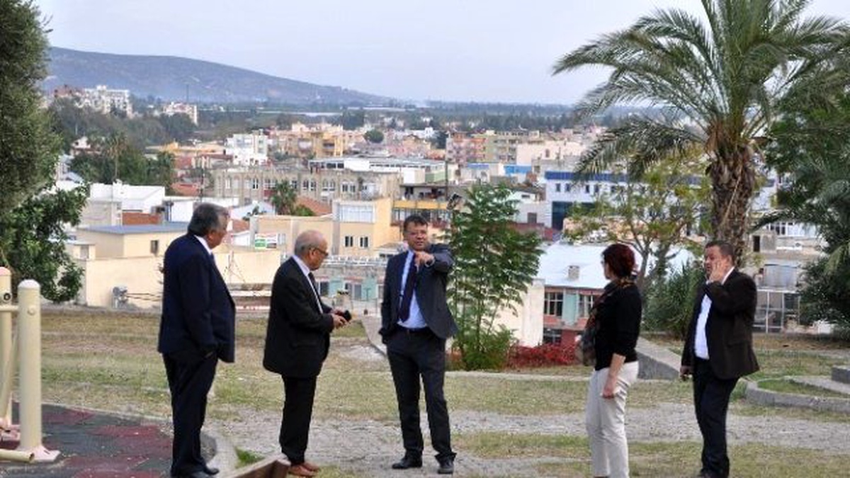 Silifke\'de Parklarda Yenileme ve Bakım Çalışması