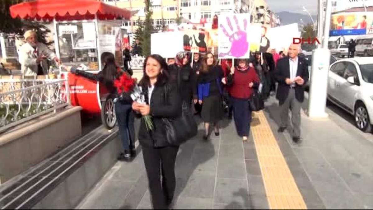 Tokat\'ta \'Kadına Yönelik Şiddete Dur De\' Yürüyüşü