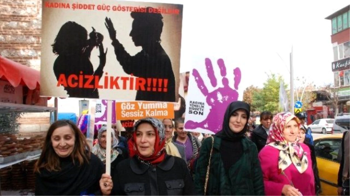 Tokat\'ta "Kadına Yönelik Şiddete Dur De" Yürüyüşü