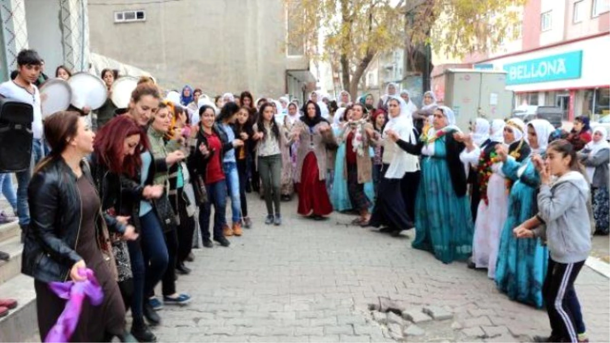 Tunceli ve Şırnak\'ta Kadınlar, Şiddete Karşı Yürüdü