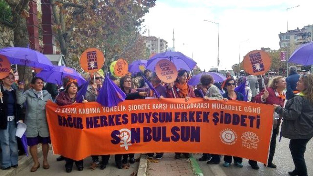 Türkiye\'de İlk Kez Bakanlık Onaylı \'Kadına Şiddet Olmasın\' Marşı