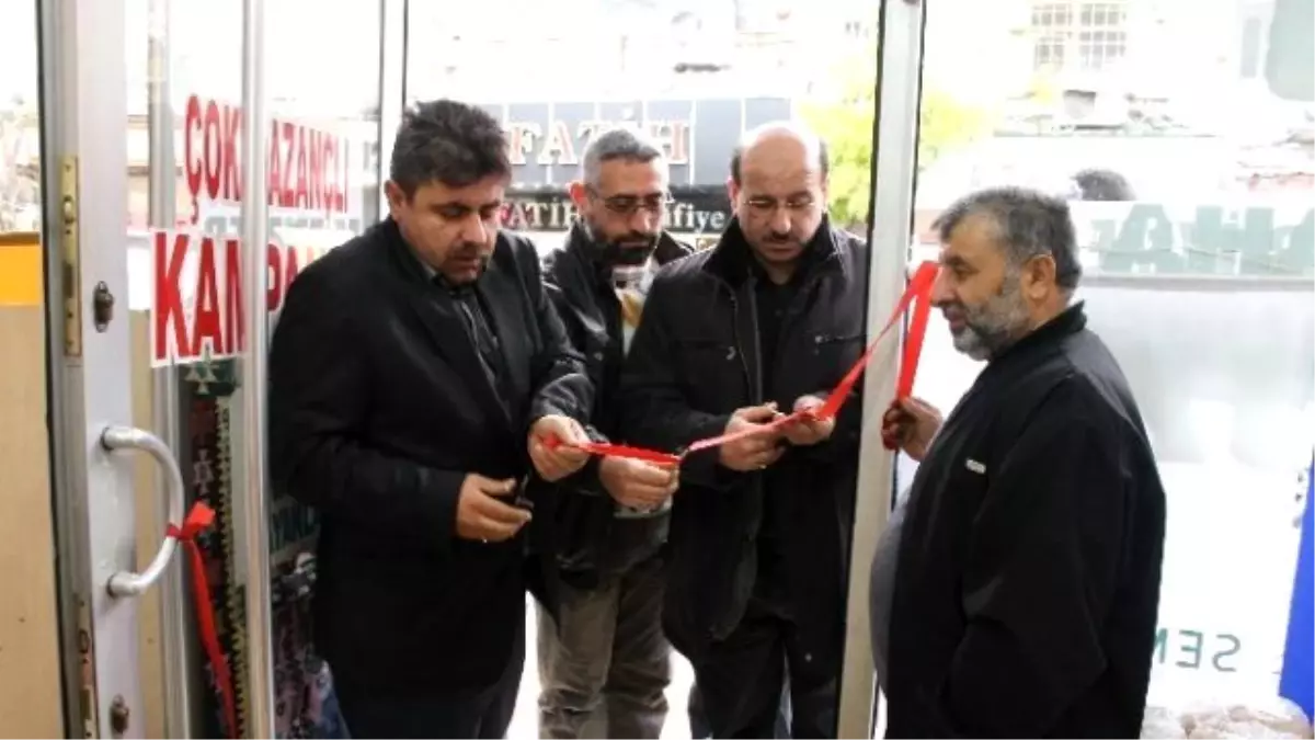 Afyonkarahisar Yardıma Muhtaç Aile ve Öğrencilere Yardım Derneği Kermes Açtı