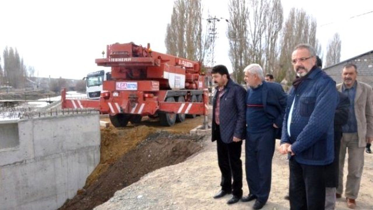 Ağrı Belediye Başkanı Sakık Köprü Çalışmalarını İnceledi