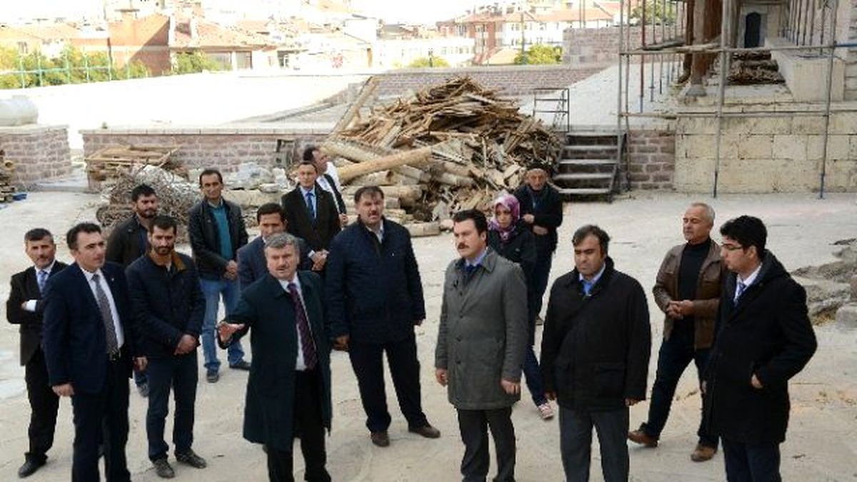 Başkan Akyürek Alaaddin Camisinde İncelemelerde Bulundu