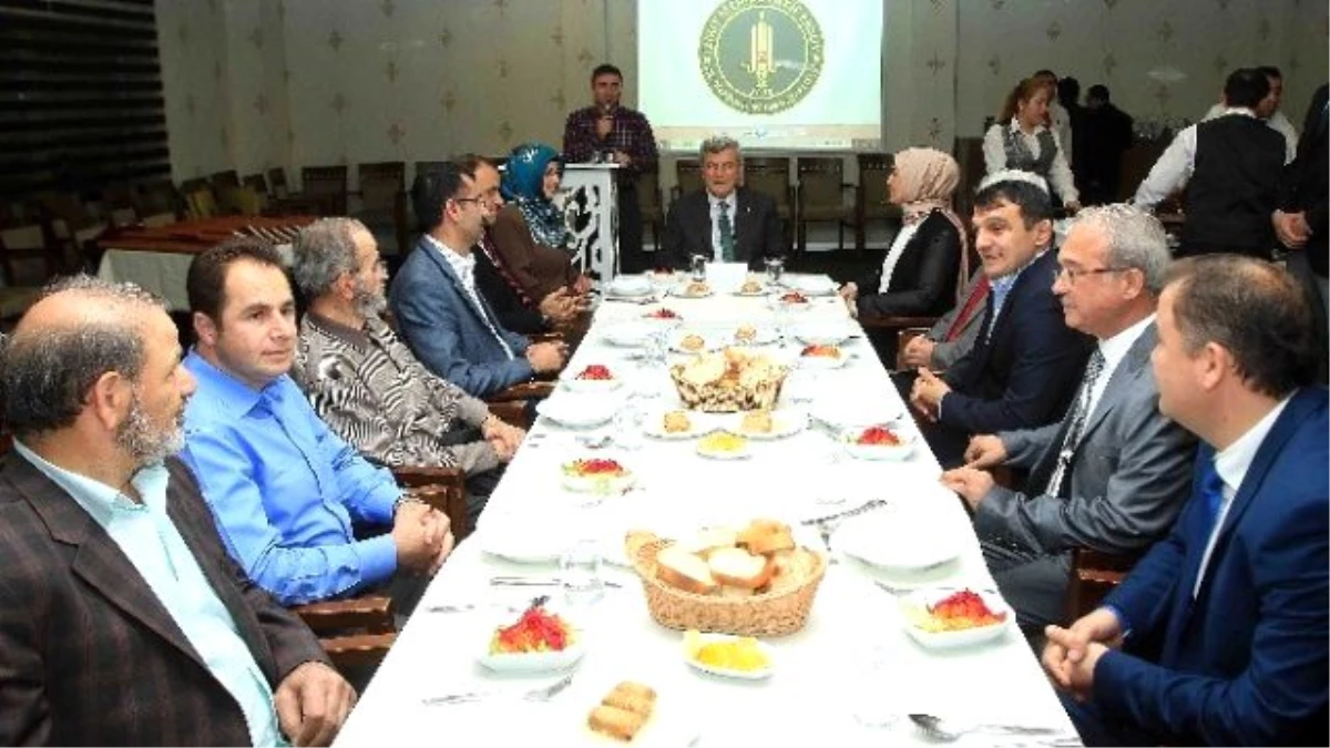 Başkan Karaosmanoğlu: "Toplumun Fedaileri Öğretmenlerdir"
