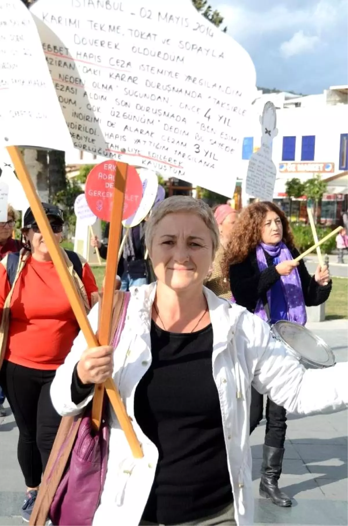 Bodrumlu Kadınlar, Şiddete Karşı Sokakta Kanlı Ayak İzi Bıraktı