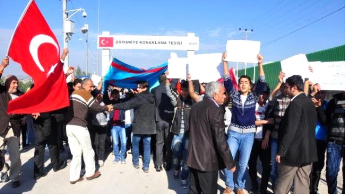 Çadırkentteki Türkmenler, Rus Saldırılarını Protesto Etti