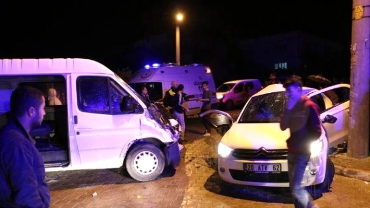 Denizli\'de Trafik Kazası: 7 Yaralı