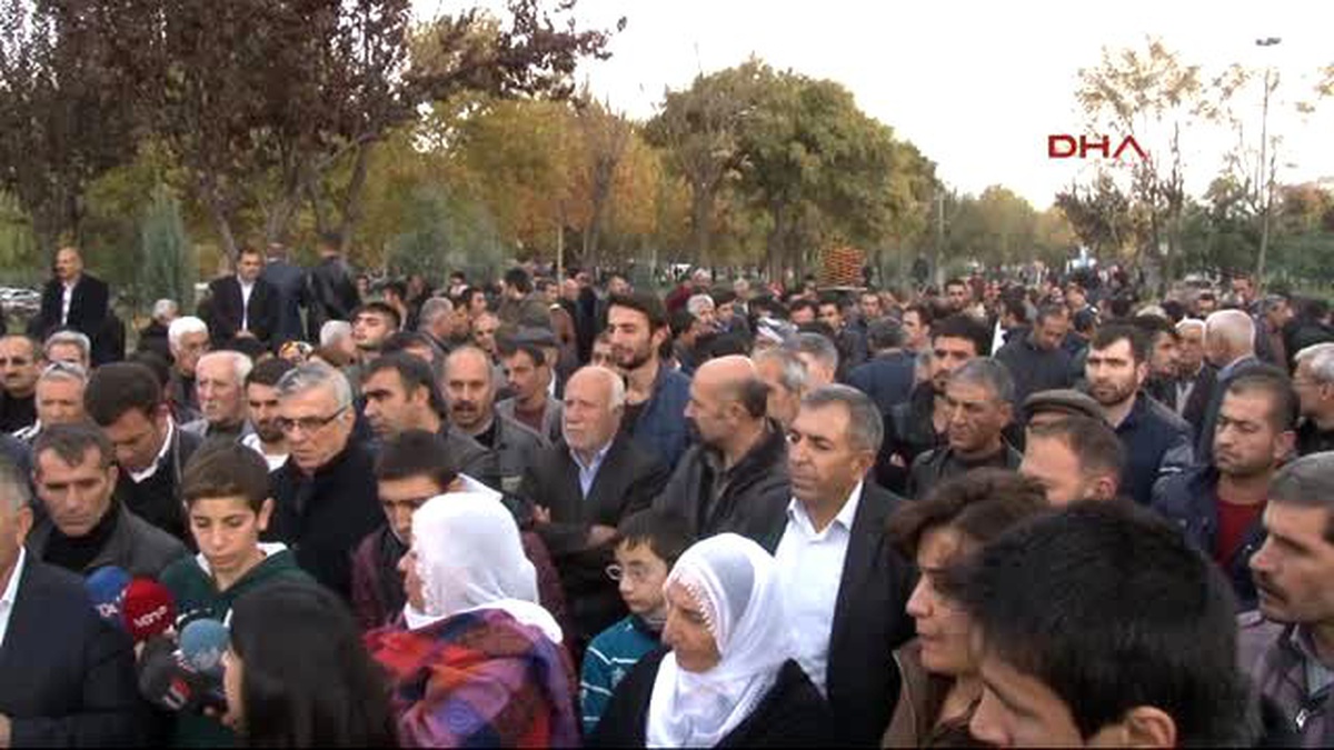 Diyarbakır\'da Hdp\'li Kadınlardan, Sokağa Çıkma Yasağına Tepki