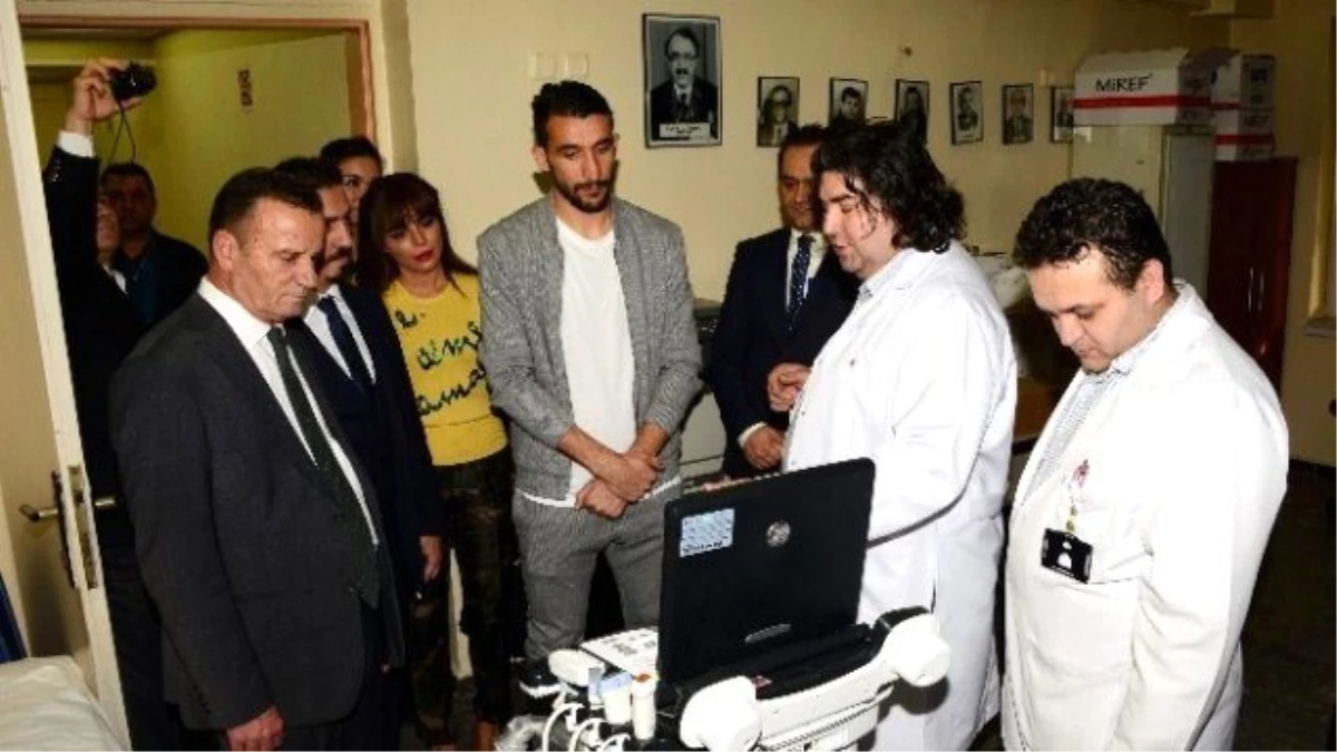 Fenerbahçeli Futbolcu Mehmet Topal\'dan, Cerrahpaşa Tıp Fakültesi\'ne Cihaz Bağışı