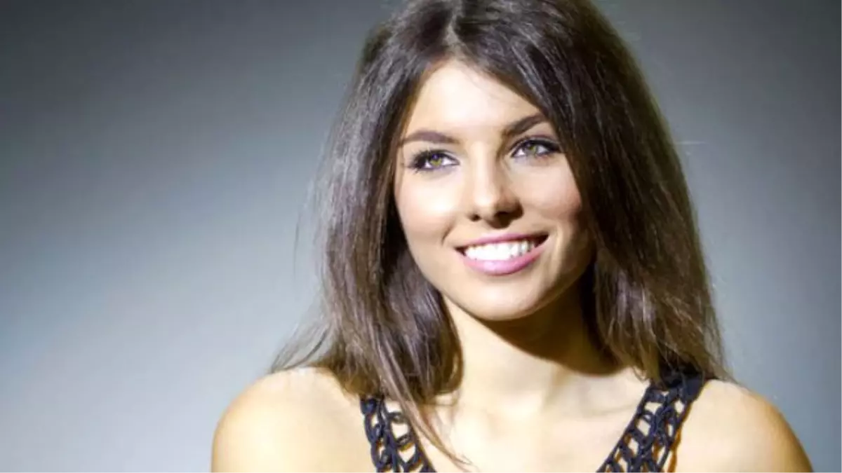 İngiliz Model Sanders'in Makyajsız Fotoğrafları, Takipçilerini Kaçırdı