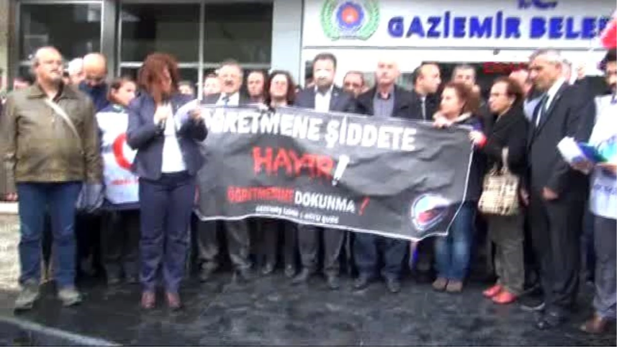 İzmir - Öğretmenlerden Belediye Önünde Dayak Protestosu