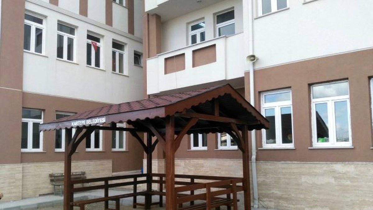 Kartepe Belediyesi\'nden Öğrencilere Kamelya