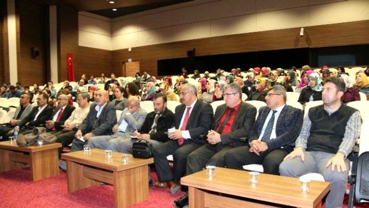 Nehü\'de "Kur\'an\'a Karşı Tavrımız Nasıl Olmalı?" Konulu Konferans Düzenlendi