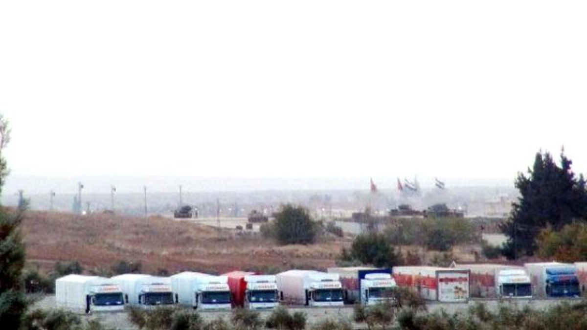 Rus Uçakları Azez\'de Tır Garajına Hava Saldırı Düzenledi (2)