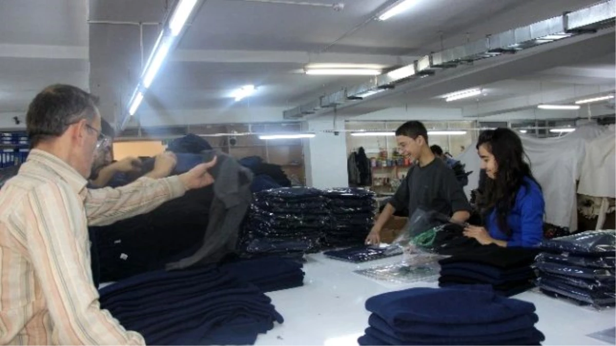 Suudi Arbistan\'dan Suriyelilere Giyim Yardımı