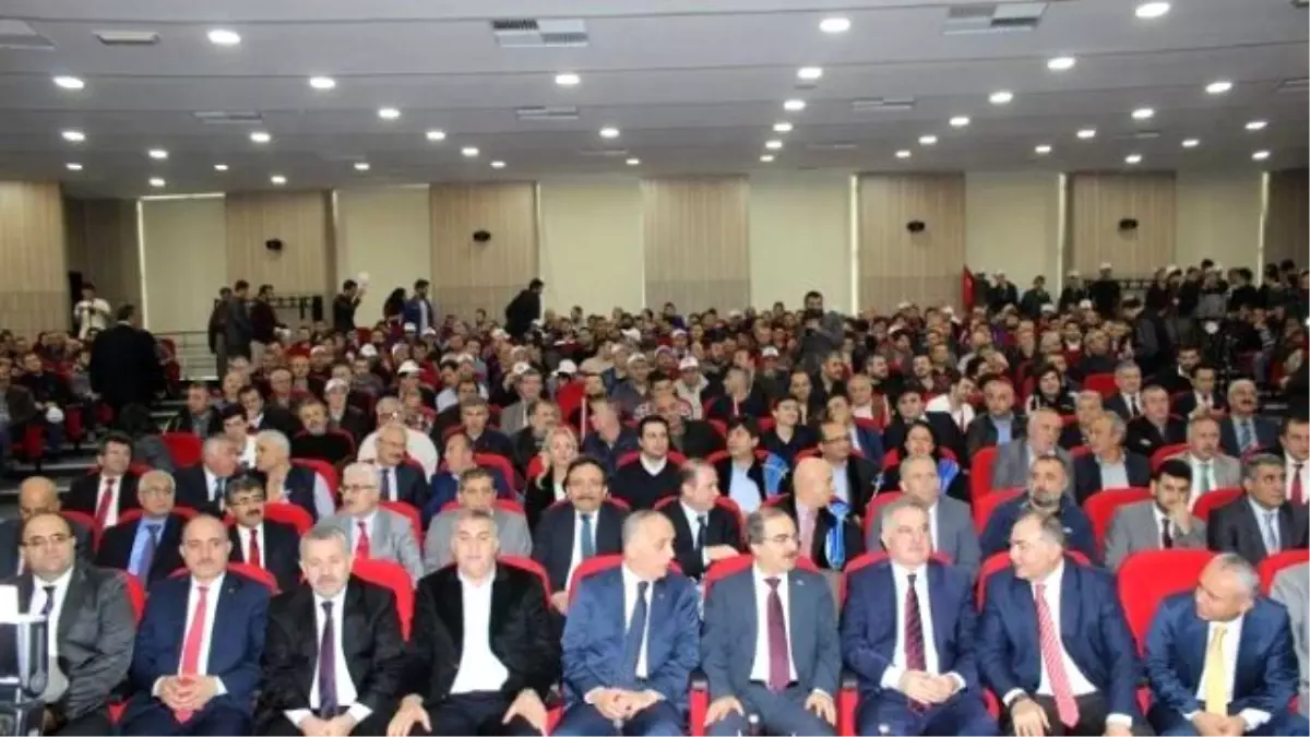 Türk-iş Genel Başkanı Ergün Atalay\'a Fahri Doktora Ünvanı Verildi