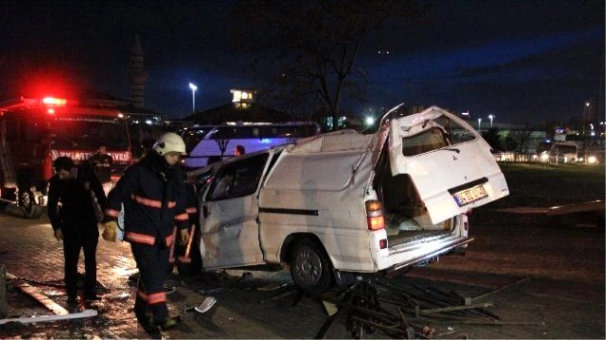 Zeytinburnu\'nda Kaza: 4 Yaralı