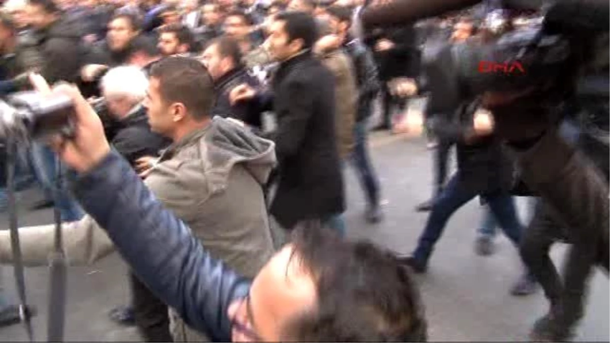 Ankara\'da Protestoda CHP\'li Milletvekillerine Gazlı Müdahale