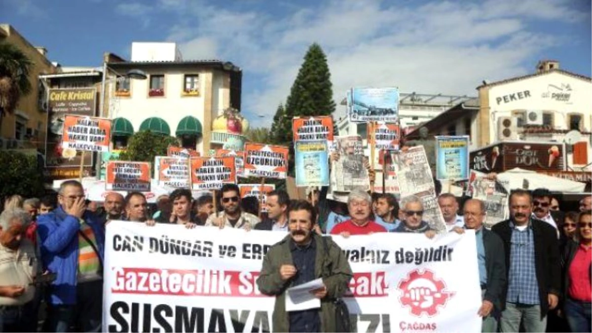 Antalya\'da Dündar ve Gül\'ün Tutuklanmasına Protesto