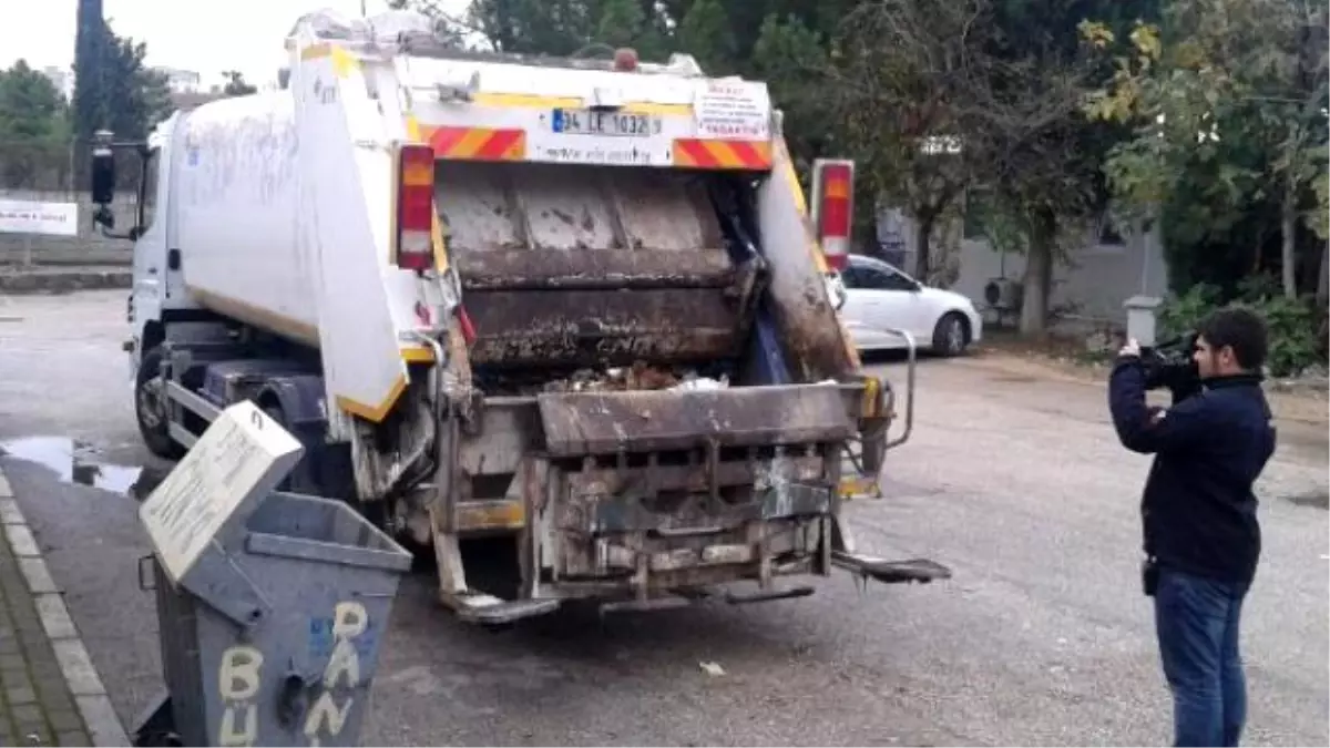 Çöpteki Kimyasal Madde Alev Aldı, Temizlik İşçisi Yaralandı