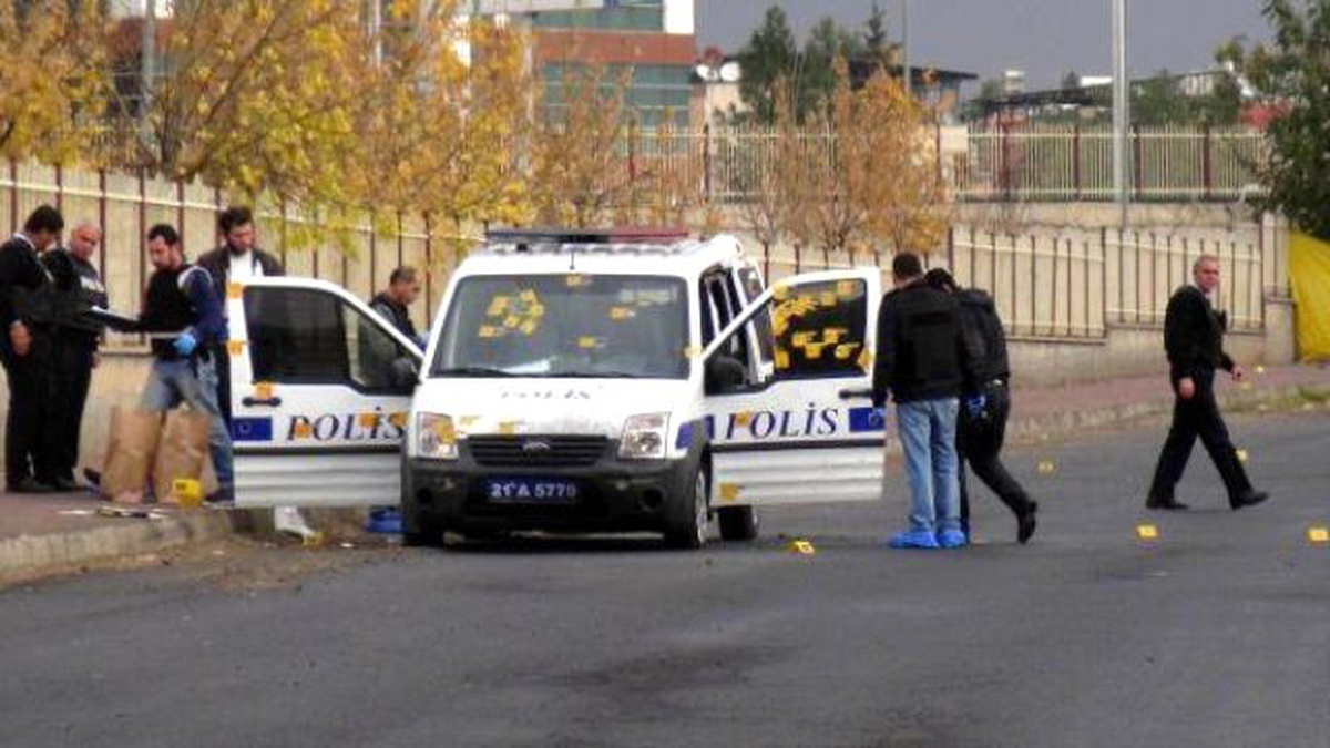 Diyarbakır\'da PKK Saldırısı: 3 Polis Yaralı