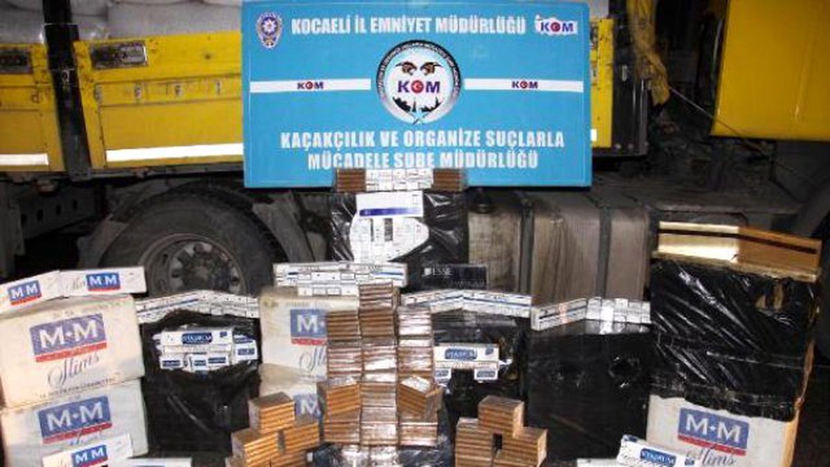 İzmit\'te Kaçak Sigara ve Puro Operasyonu