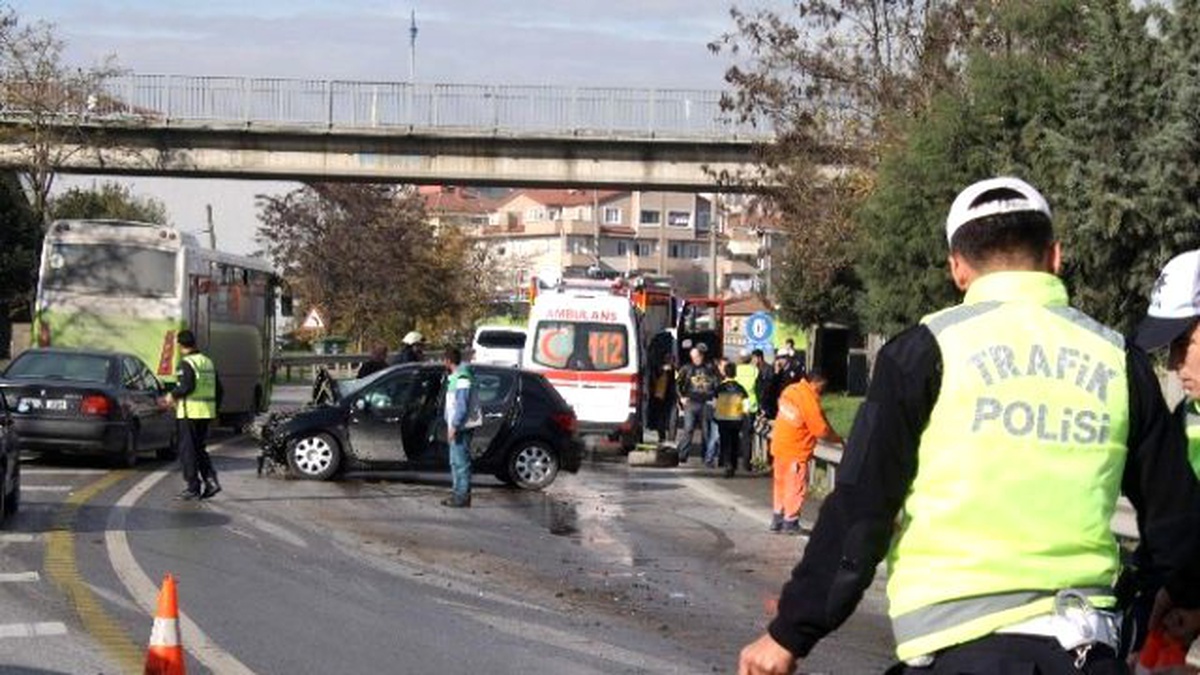 Kocaeli\'de Trafik Kazası: 1 Yaralı