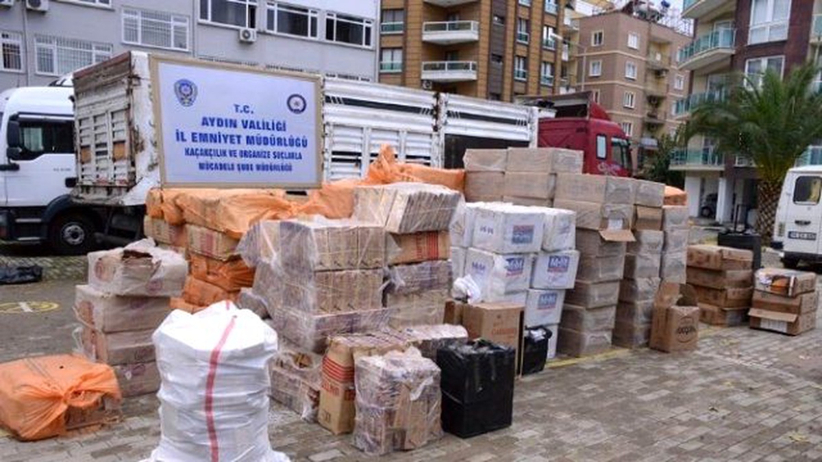 Kömürlerin Arasından 900 Bin TL\'lik Kaçak Sigara Çıktı