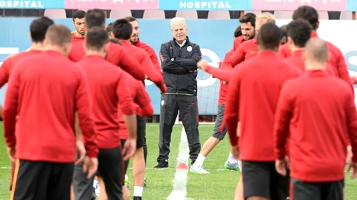 Mustafa Denizli\'nin İlk Antrenmanında İki Futbolcu Sakatlandı