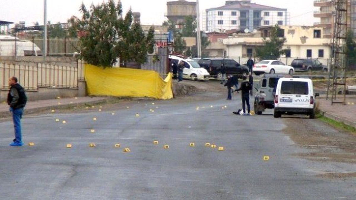 Polise \'Beyaz Toros\'la Saldırı: 3 Polis Yaralı